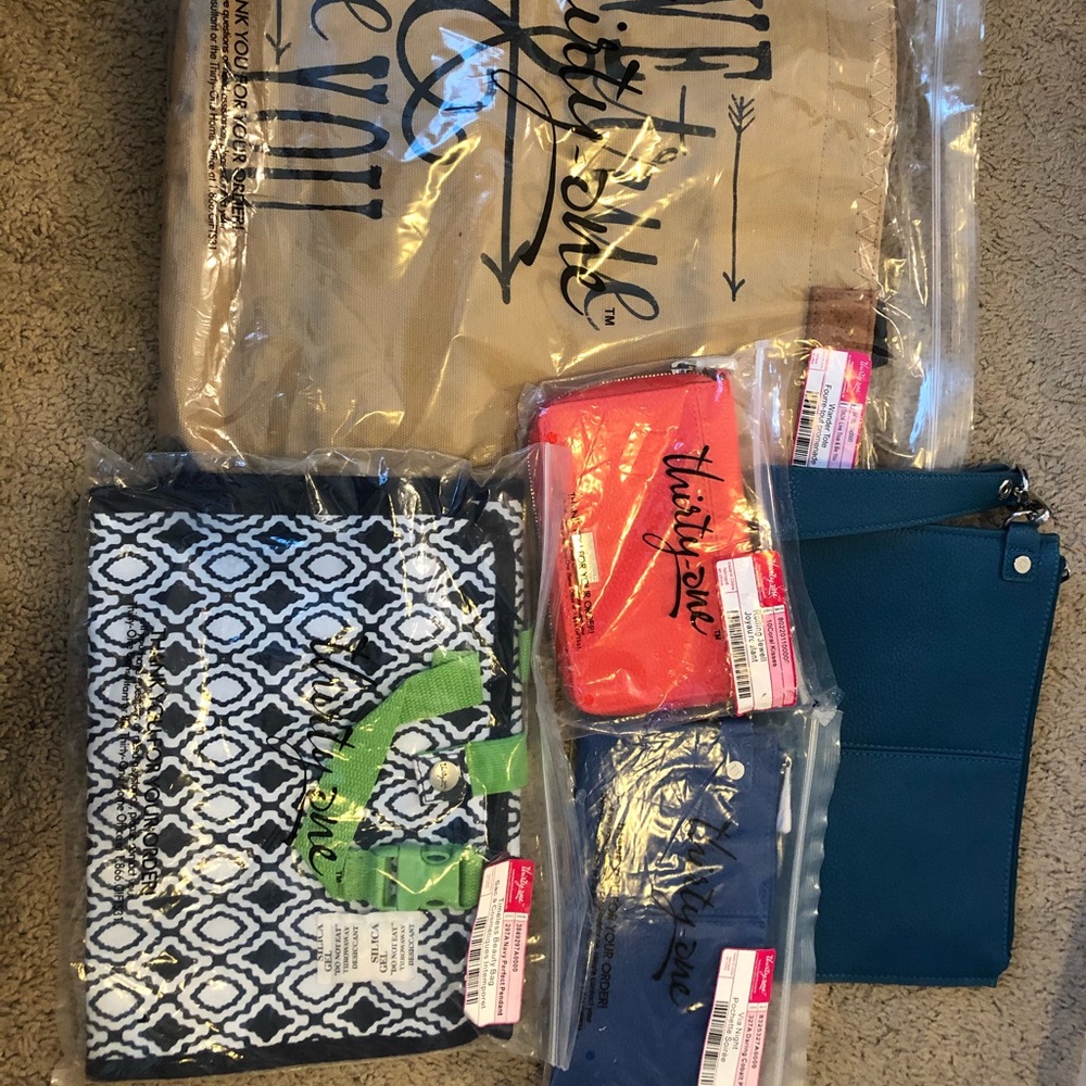 BNWT thirty one bundle